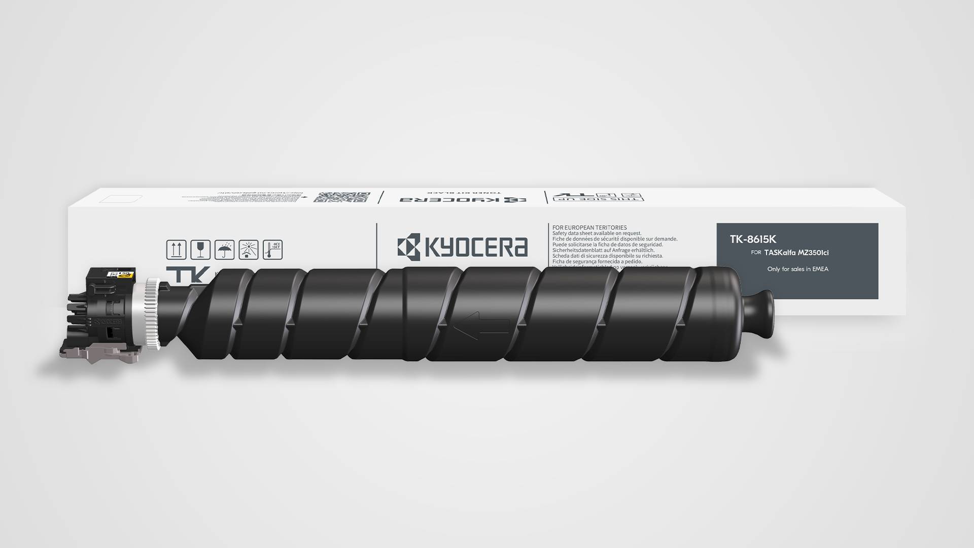 Schwarze Kyocera-Tonerpatrone vor ihrer weißen Einzelhandelsverpackung.