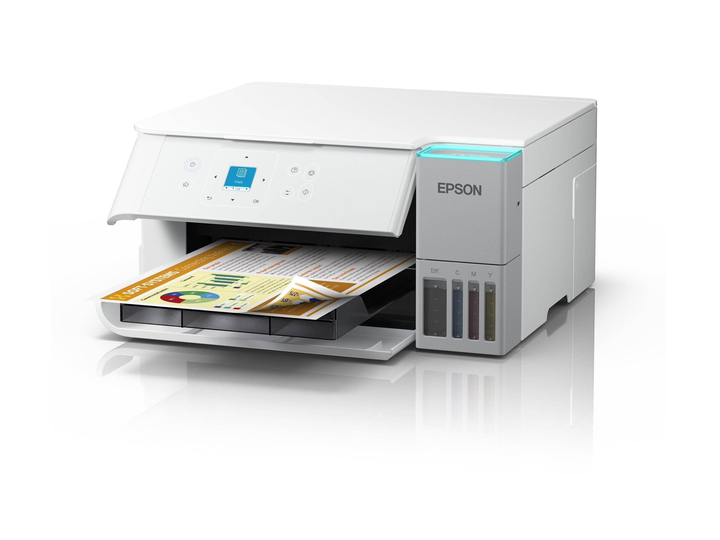 Ein weißer Epson-Drucker mit Tintentanksystem druckt ein farbiges Dokument mit einem Diagramm und Text. Das Display zeigt Energie- und Funktionstasten.