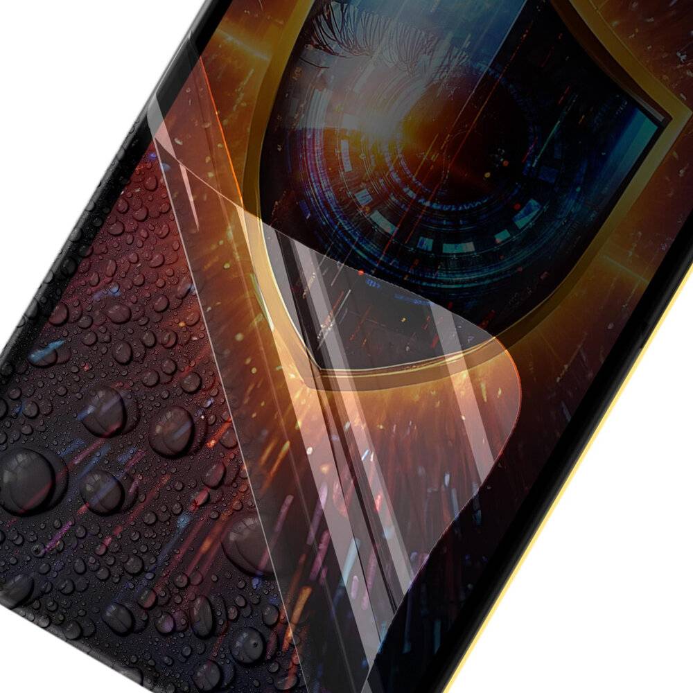 Ein angewinkeltes schwarzes Gerät mit einer Nahaufnahme eines Auges und einer digitalen Schnittstellen-Überlagerung, was auf Themen von Technologie und Sicherheit hindeutet.