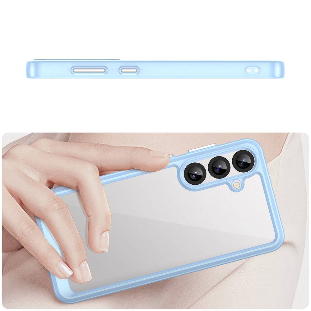 Eine Hand, die eine blaue und transparente Handyhülle mit drei Kameraausschnitten hält, zeigt ihr Design und ihre Kamerakompatibilität.