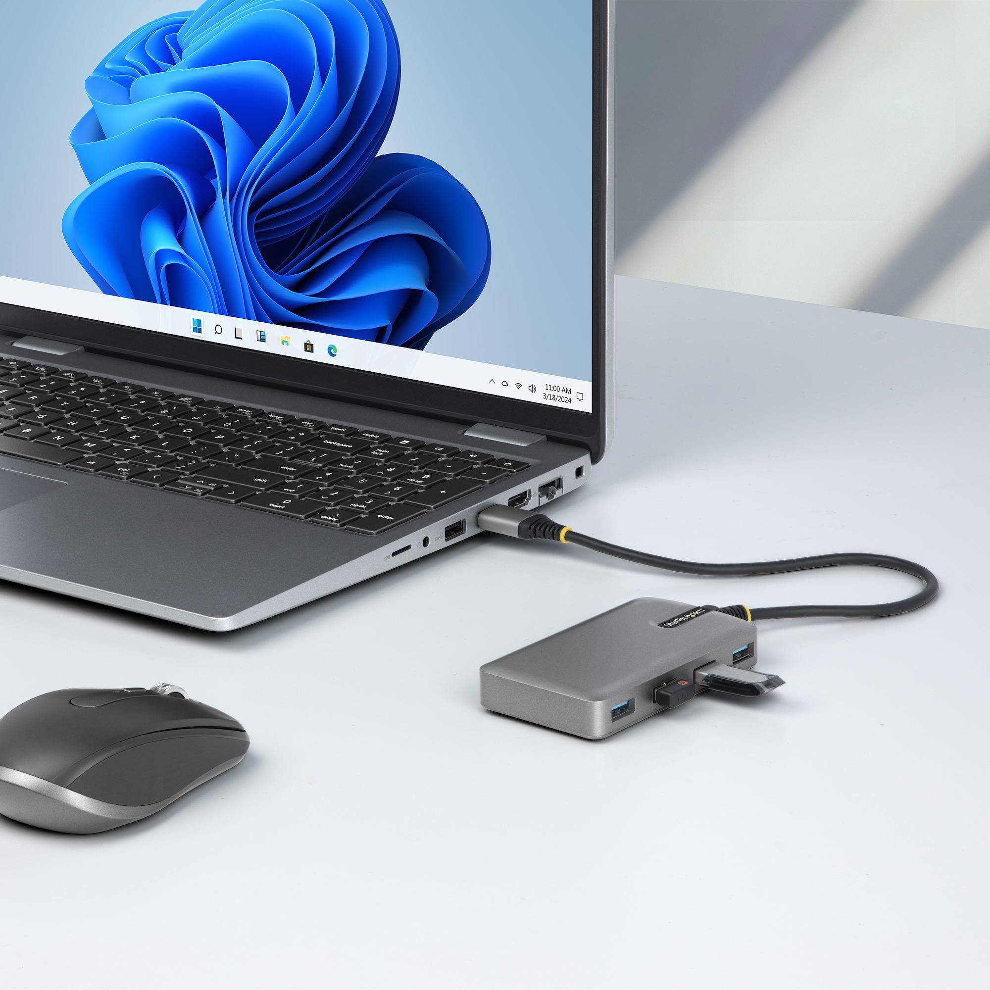 StarTech.com Hub - 4 x USB 3.2 Gen 1 + 1 x USB-C + 1 x USB-A 3.2 Gen 1