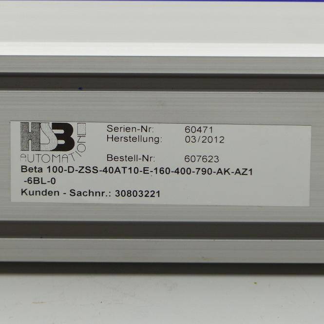 Maschinenschild mit HSB Automati Details: Seriennummer 60471, Herstellung 03/2012, Bestellnummer 607623, Modell Beta 100-D-ZSS-40AT10-E-160-400-790-AK-AZ1-6BL-0, Kundennummer 30803221.