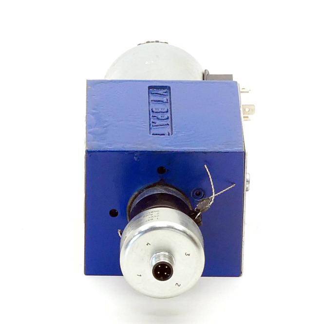 Bosch 0 810 001 957 4/2 Wegeventil mit Druckschalter (081WV10P1V1016WS024/00CSD36D)