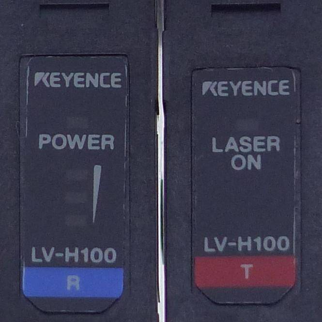 Nahaufnahme einer KEYENCE LV-H100-Einheit mit zwei beschrifteten Bedienelementen: „POWER