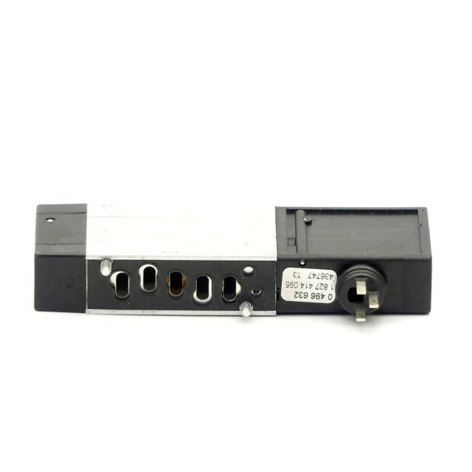 Kleine schwarze und silberne elektronische Aktuator-/Magnetventil-Komponente auf weißem Hintergrund, mit Befestigungslöchern und einer vorstehenden Welle.