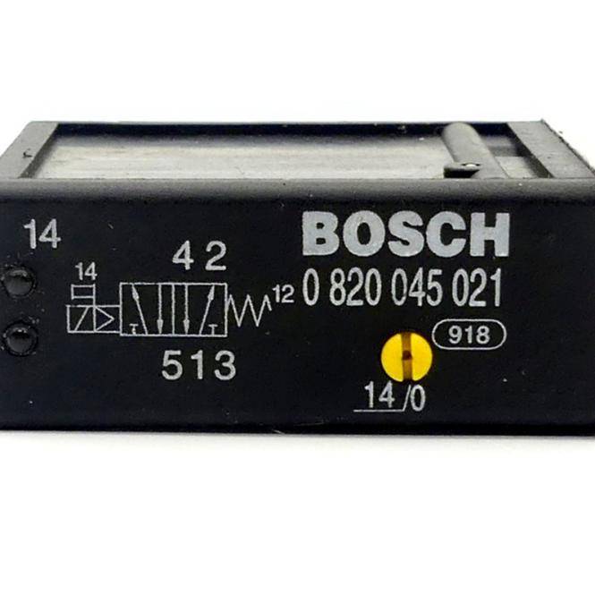 Nahaufnahme eines Bosch-Elektrorelais/Moduls mit der Bezeichnung „BOSCH 0 820 045 021" mit Schaltungssymbolen und Anschlussterminals mit den Nummern 14, 42 und 12.