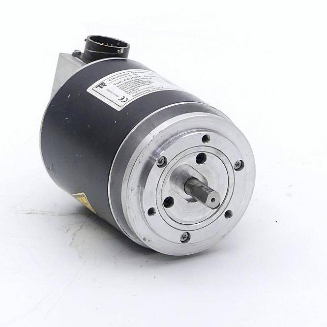 Schwarzer zylindrischer Industriemotor oder Geber mit metallischer Befestigungsfläche und hervorstehendem Schaft, gezeigt auf weißem Hintergrund.