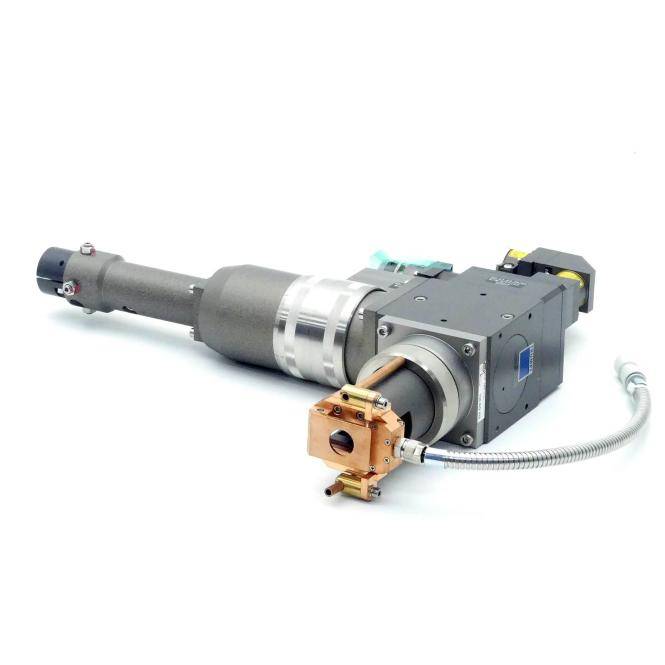 Industrielle mechanische Vorrichtung mit einer zylindrischen Welle, quadratischem Motorgehäuse und kupferfarbenem Endkomponente auf weißem Hintergrund.