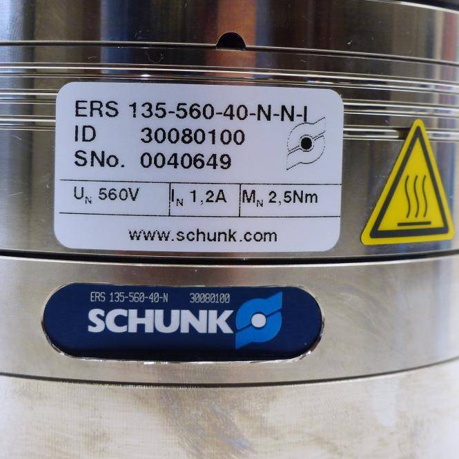 Nahaufnahme eines SCHUNK-Industriekomponentenscheins mit dem Modell ERS 135-560-40-N-N-I, ID 3008100, Seriennummer 0040649, 560V, 1,2A und 2,5Nm, mit einem Warnsymbol für heiße Oberflächen.