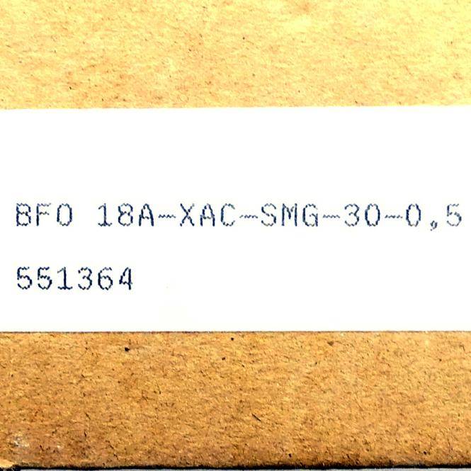 Etikett auf Karton mit „BFO 18A-XAC-SMG-30-0,5