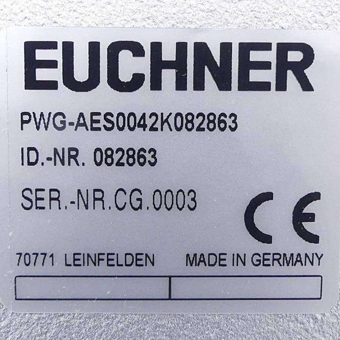 Nahaufnahme eines EUCHNER-Produktetiketts mit Modell PWG-AES0042K082863, ID-Nummer 082863, Seriennummer CG.0003, CE-Kennzeichen und Made in Germany.