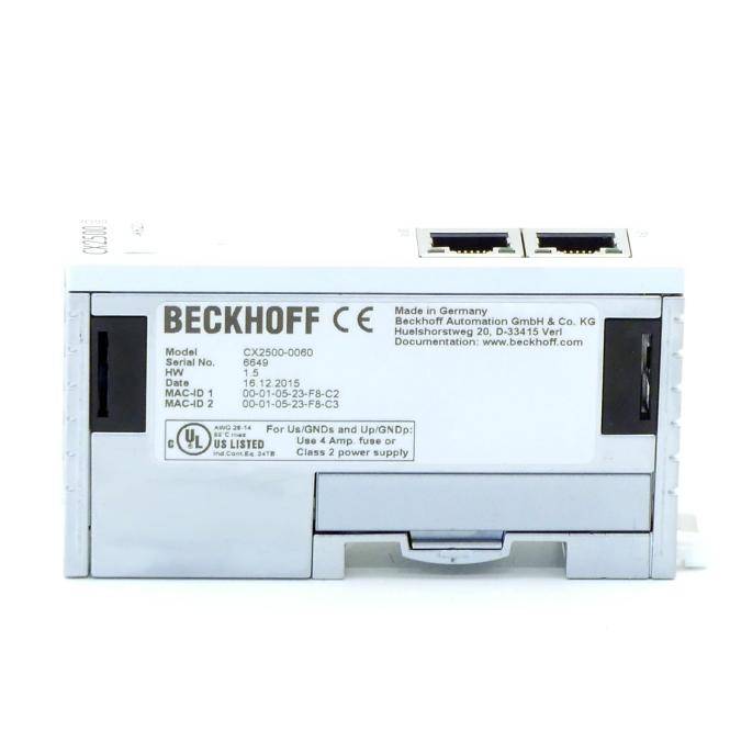 Backhoff-Industriecontroller-Modul mit Beschriftung, zwei Ethernet-Anschlüsse oben rechts und leere Seitensteckplätze auf weißem Hintergrund.