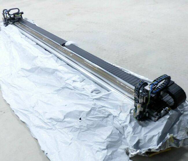 SCHUNK Linearmotorachse mit Führungsträger (LDS-UL-0600-6000-2)