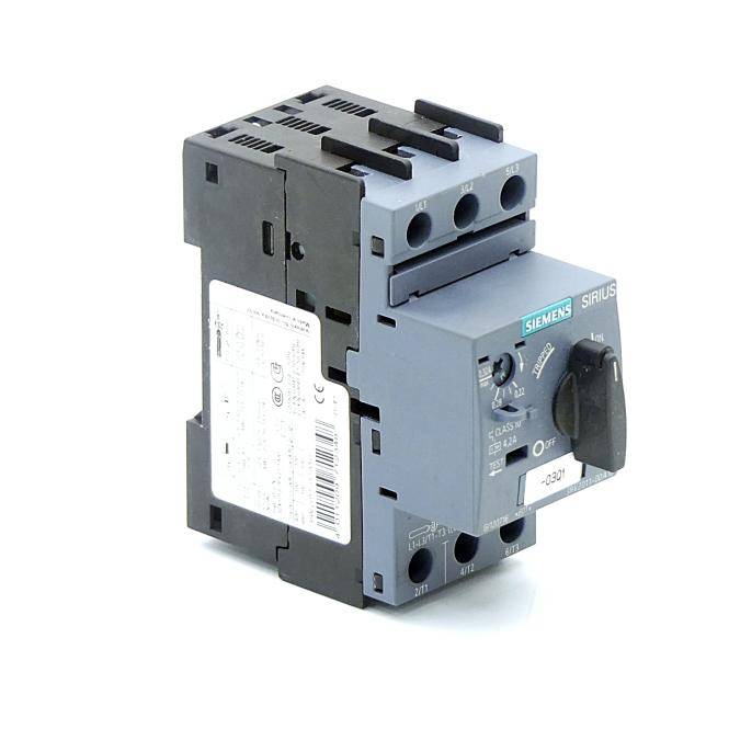 Grauer Siemens SIRIUS Motorstarter mit schwarzem Drehregler und Anschlussöffnungen, dargestellt auf weißem Hintergrund.