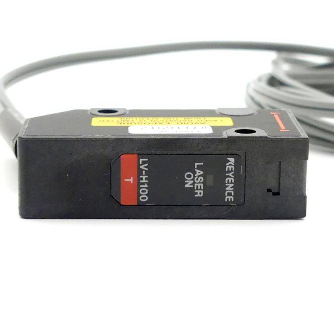 Nahaufnahme eines Keyence LV-H100 Laser-Sensor-Moduls mit angeschlossenem Kabel, dargestellt auf weißem Hintergrund.
