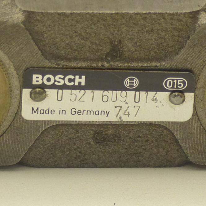 Nahaufnahme eines Bosch-Teileetiketts mit der Anzeige 