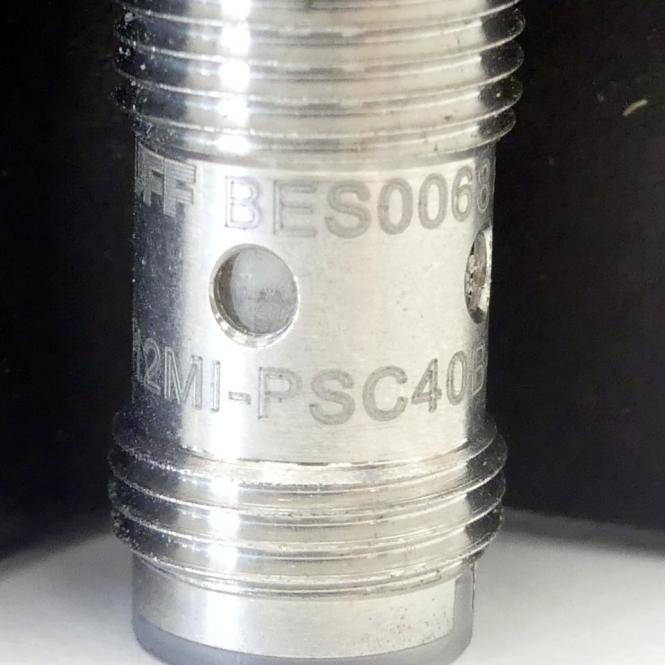 BALLUFF Näherungssensor + Befestigung BES0068 (BES M12MI-PSC40B-S04G; 3842 530 309)
