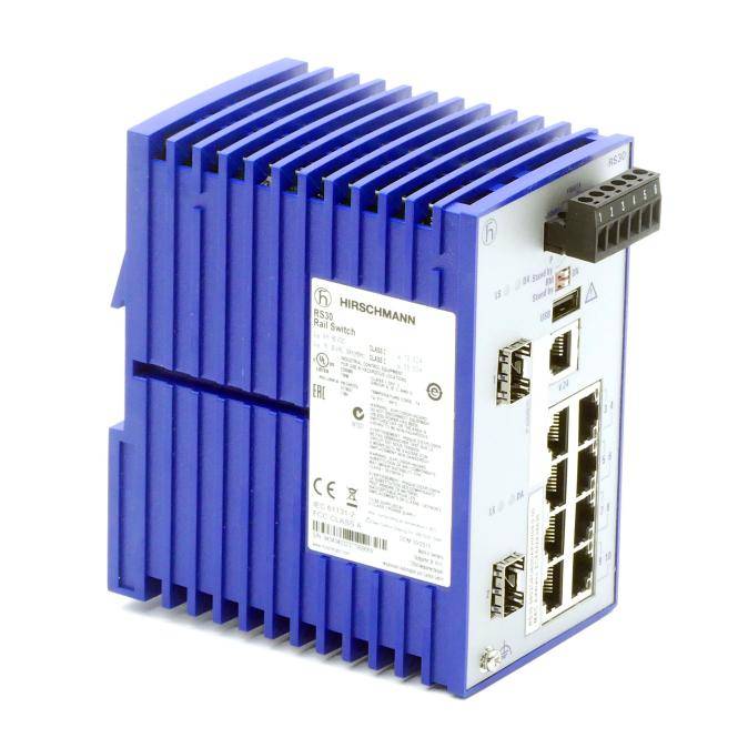 Blauer Hirschmann Industrial Ethernet-Switch mit mehreren RJ45-Anschlüssen und Kühlrippen auf weißem Hintergrund