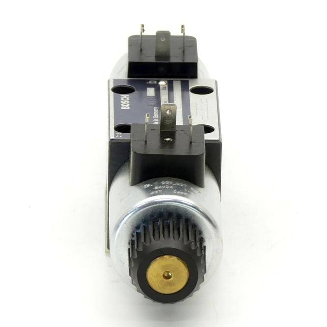 Bosch 4/3-Wegeventil 081WV06P1V1018WS024/00D30 (B 810 027 075)