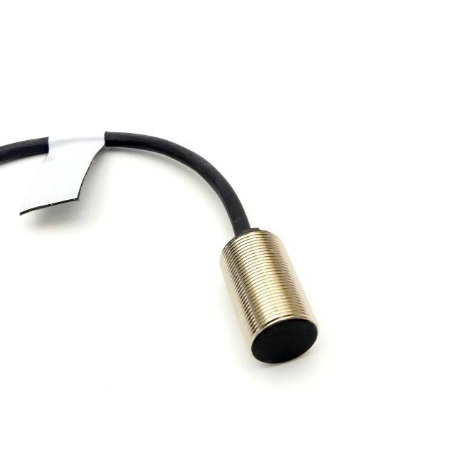 BALLUFF Induktiver Näherungsschalter BES030T (BES 516-326-G-E4-Y-PU)