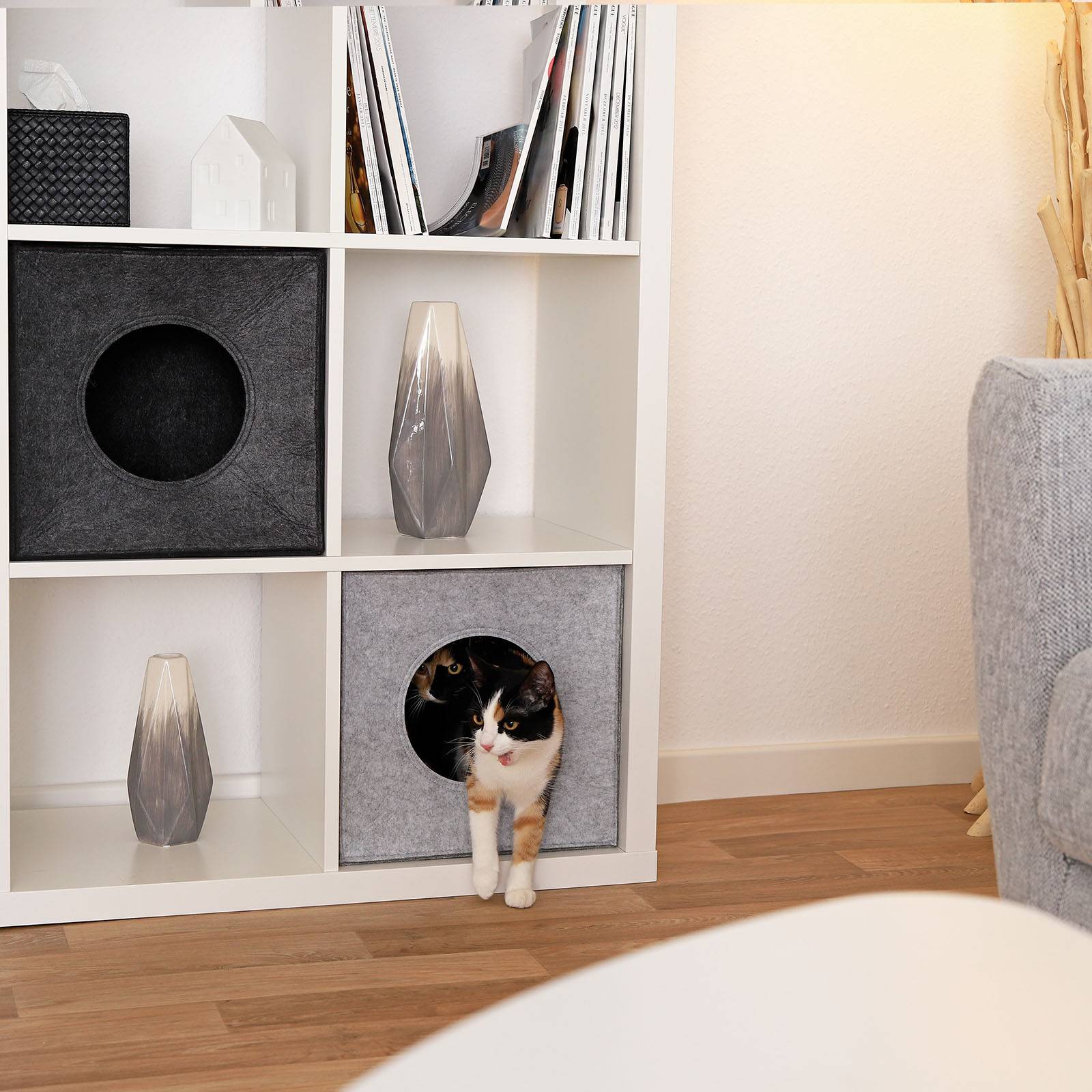 lionto Katzenhöhle, Regaleinsatz & Katzenbett in einem, aus robustem Filz, 33x37x33 cm, hellgrau