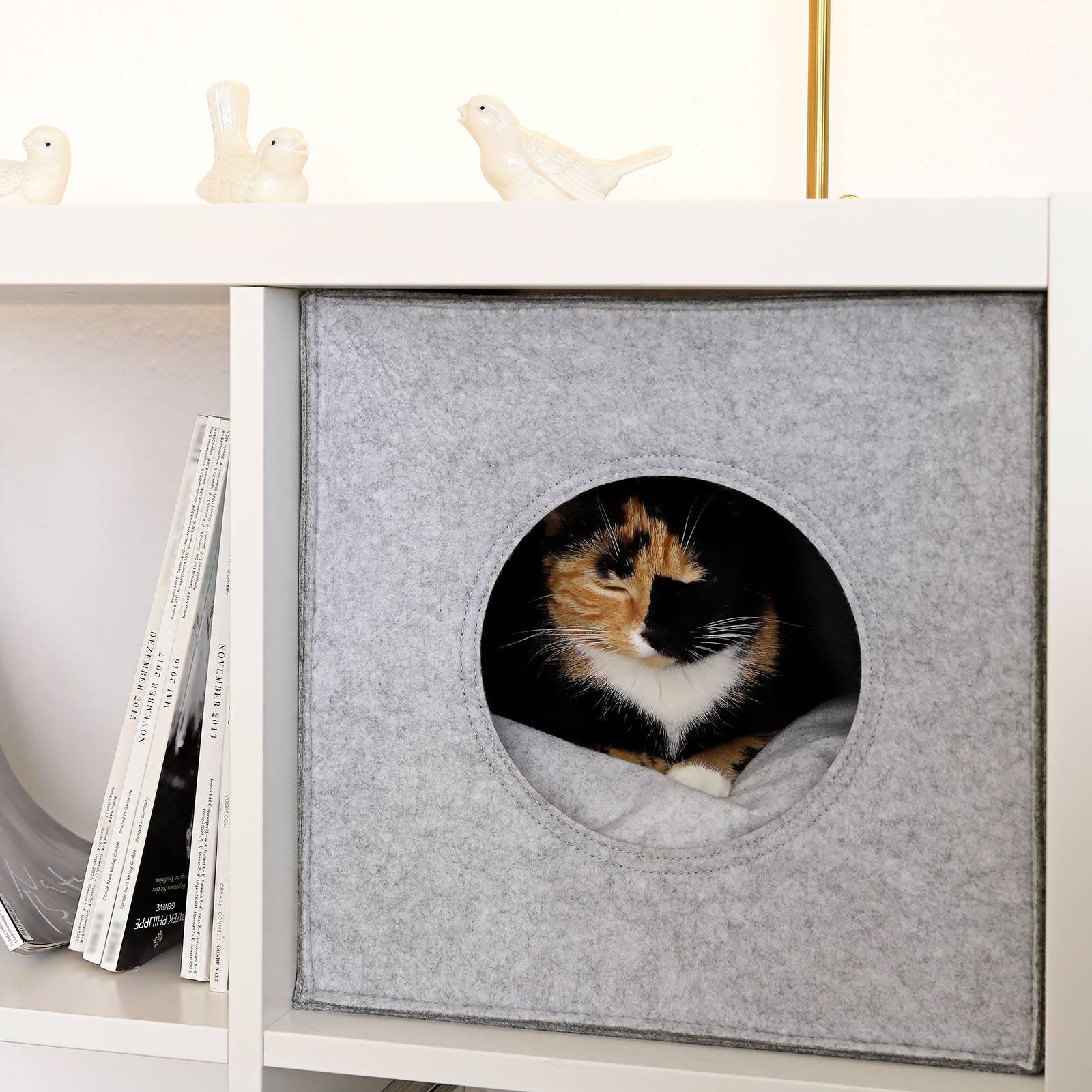 lionto Katzenhöhle, Regaleinsatz & Katzenbett in einem, aus robustem Filz mit weichem Kissen, 33x37x33 cm, hellgrau