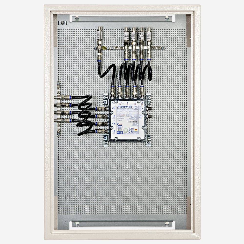 Fuba FEP 548 SL Einkabel-Multischalter-Paneel | 32 Teilnehmer - 4 Ausgänge für je 8 Frequenzen - komplett vormontiert