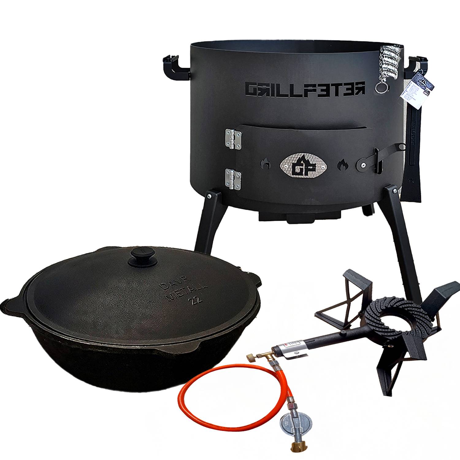Tragbares Outdoor-Grillset mit einem schwarzen fassförmigen Grill, einem abnehmbaren Brennerständer, einem großen Gusseisentiegel mit Deckel und einem Propanschlauch.