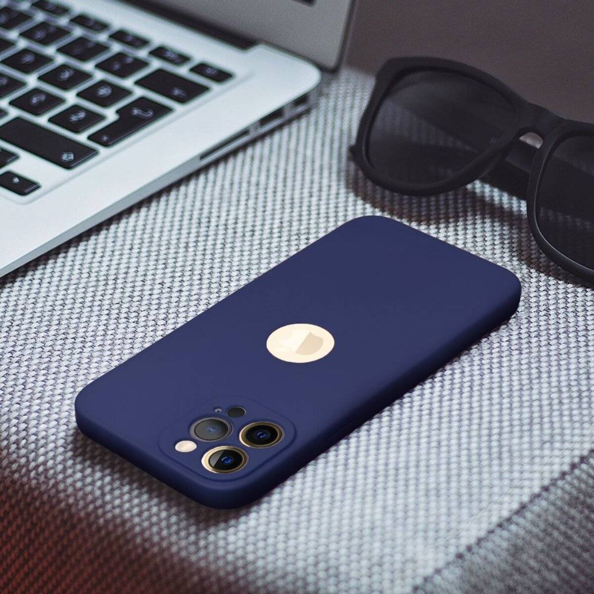 Soft Case – klassische Silikon-Schutzhülle mit mattem Finish kompatibel mit iPhone 17 Dunkelblau