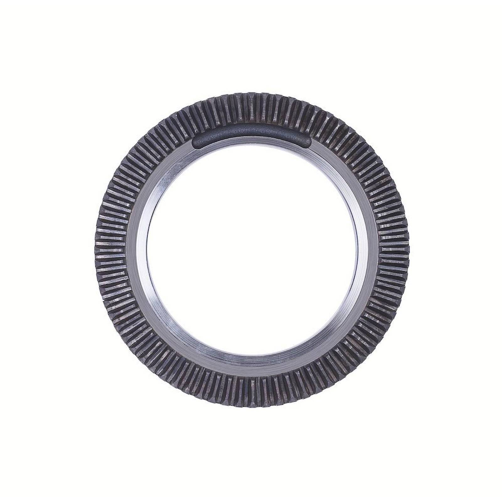 Ein Metallzahnrad mit gleichmäßig verteilten Zähnen, die eine kreisförmige Form bilden, wird in mechanischen Anwendungen verwendet.