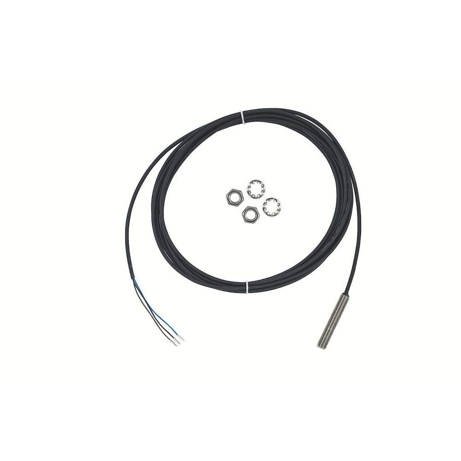 Ein Kabel mit einem Metallsensor und freiliegenden Drähten, begleitet von zwei Muttern und zwei Unterlegscheiben, verwendet für elektronische oder Temperaturanwendungen.