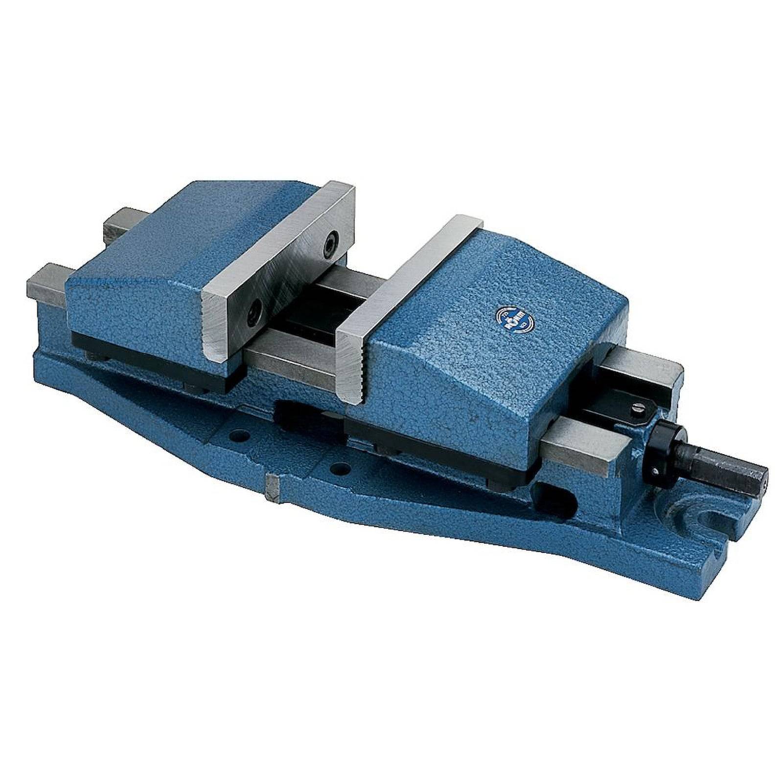 Ein blauer Metallschraubstock mit Schraubenmechanismus zum Spannen von Objekten, üblicherweise in Werkstätten verwendet, um Materialien sicher zu halten.