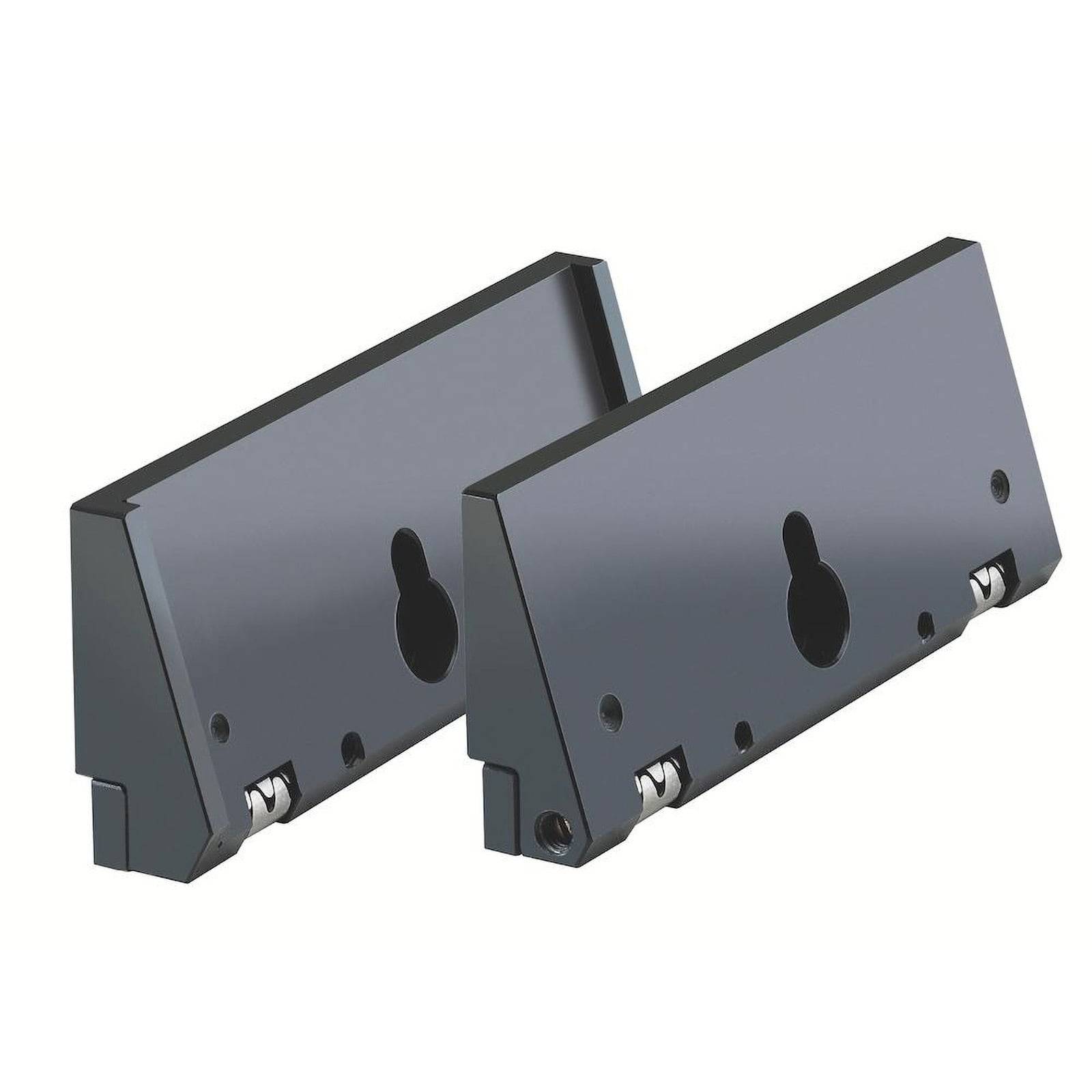Zwei graue Metallkomponenten mit Schlüssellochschlitzen sind parallel ausgerichtet, vermutlich Teile einer mechanischen oder industriellen Baugruppe.