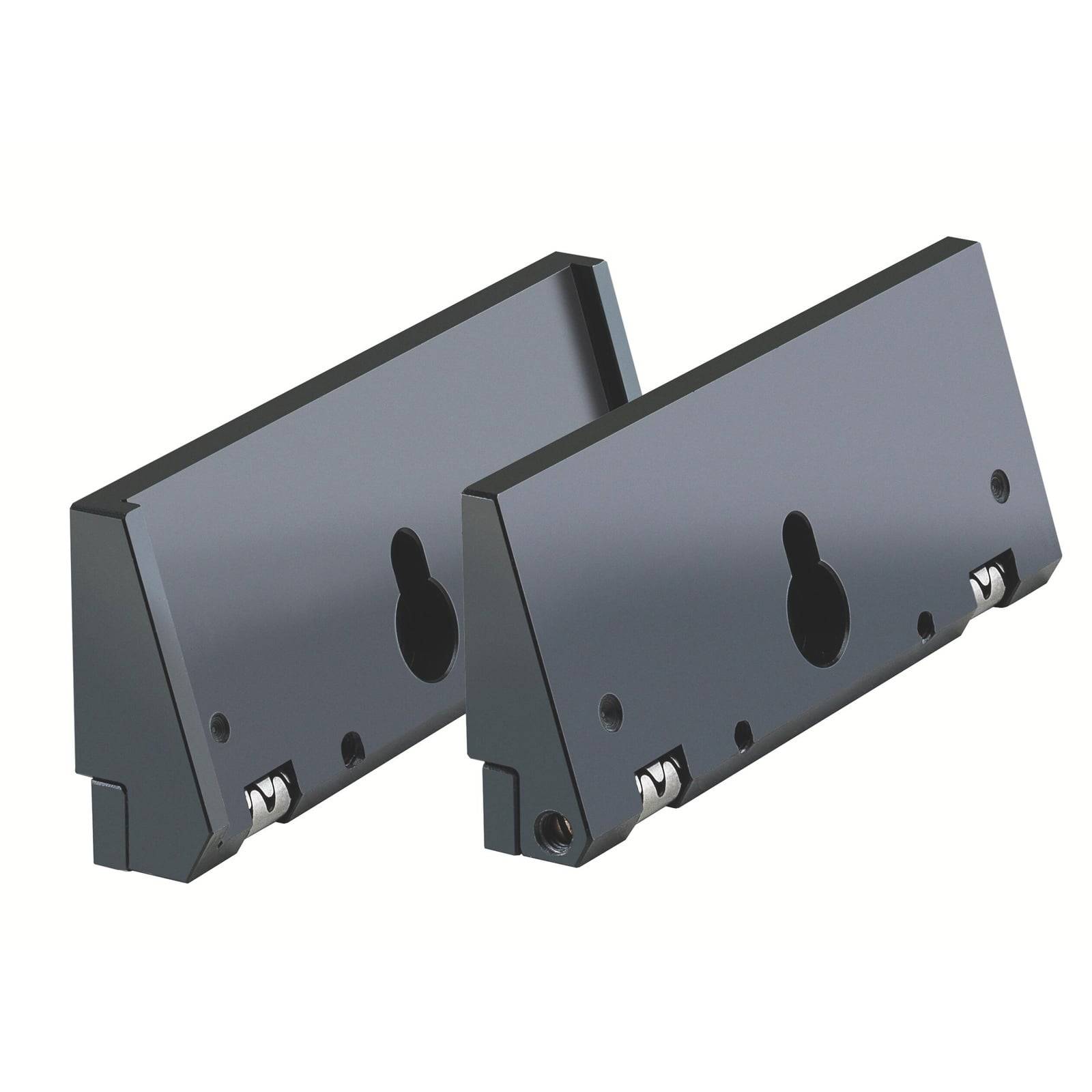 Zwei schlanke, schwarze Metallhalterungen mit Schlüssellochschlitzen, die zum Montieren oder Sichern von Objekten konzipiert sind, dargestellt in einer Seite-an-Seite-Perspektive.