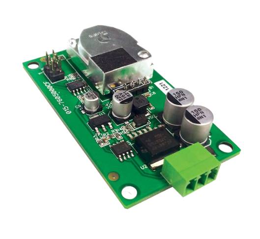 Ein kleines grünes elektronisches Leiterplatten-Board mit einer metallabgeschirmten Komponente, Kondensatoren, Chips und einem grünen Anschlussverbinder auf der Vorderseite.