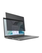 Laptop mit einem angebrachten Datenschutzbildschirmfilter, der die Anzeige bei seitlicher Betrachtung verdunkelt