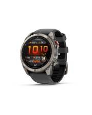 Eine digitale Armbanduhr mit einem schwarzen Armband, die '10:10' und das Datum anzeigt, mit einem robusten Design und einem Metallgehäuse.