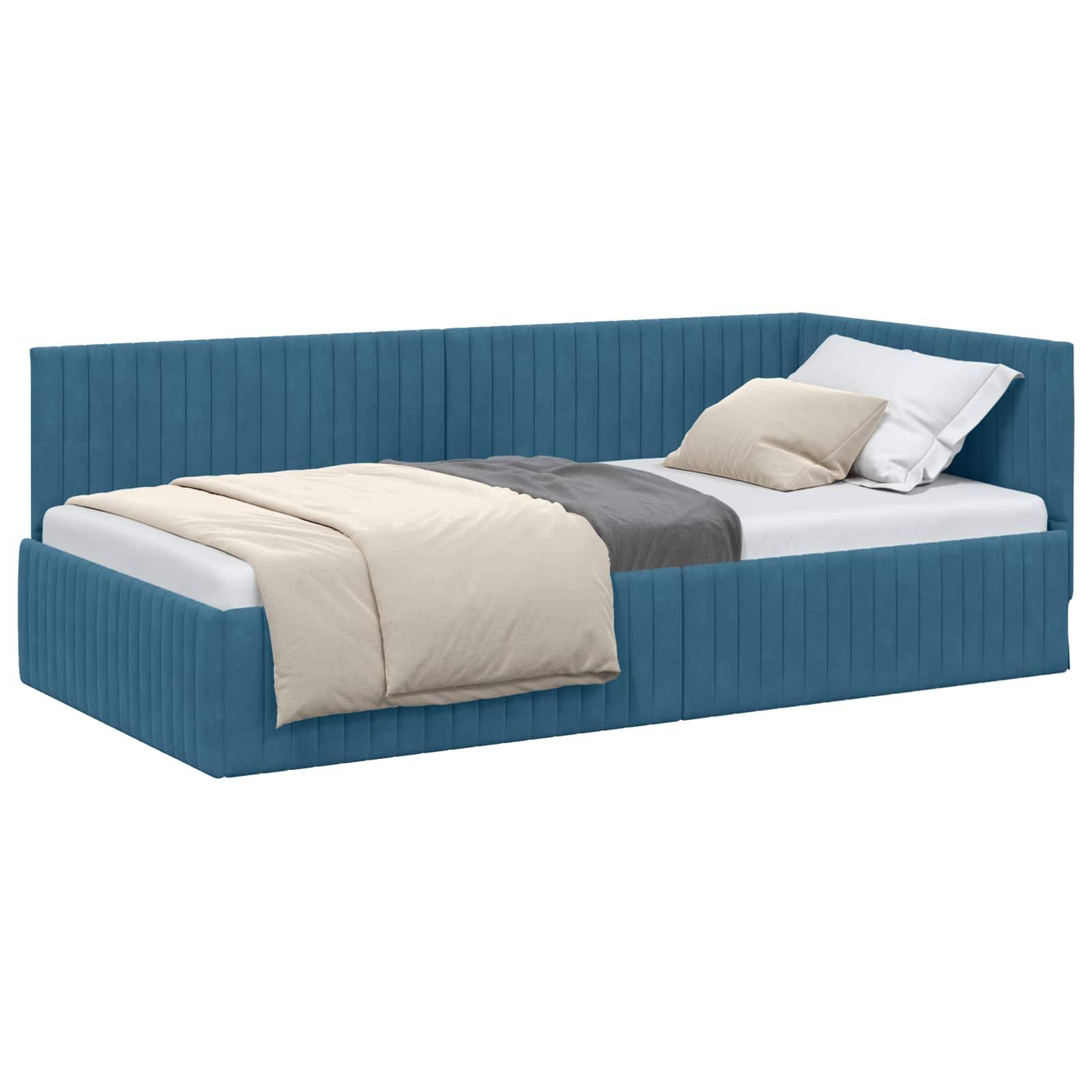 Ein modernes blau gepolstertes Tagesbett mit gestepptem Design, ausgestattet mit einer beigefarbenen Tagesdecke und zwei Kissen, vor einem einfachen Hintergrund.