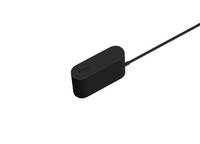 Ein kleines, rechteckiges schwarzes elektronisches Gerät mit einem Kabel, das an einem Ende angebracht ist, mit einem subtilen „HTC