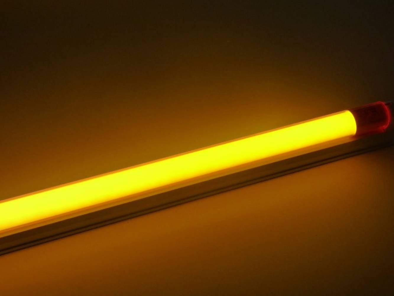 8204 LED Leuchtstab 12 Watt 1200 Lm 93cm IP20 GELB Befestigungs Klipse