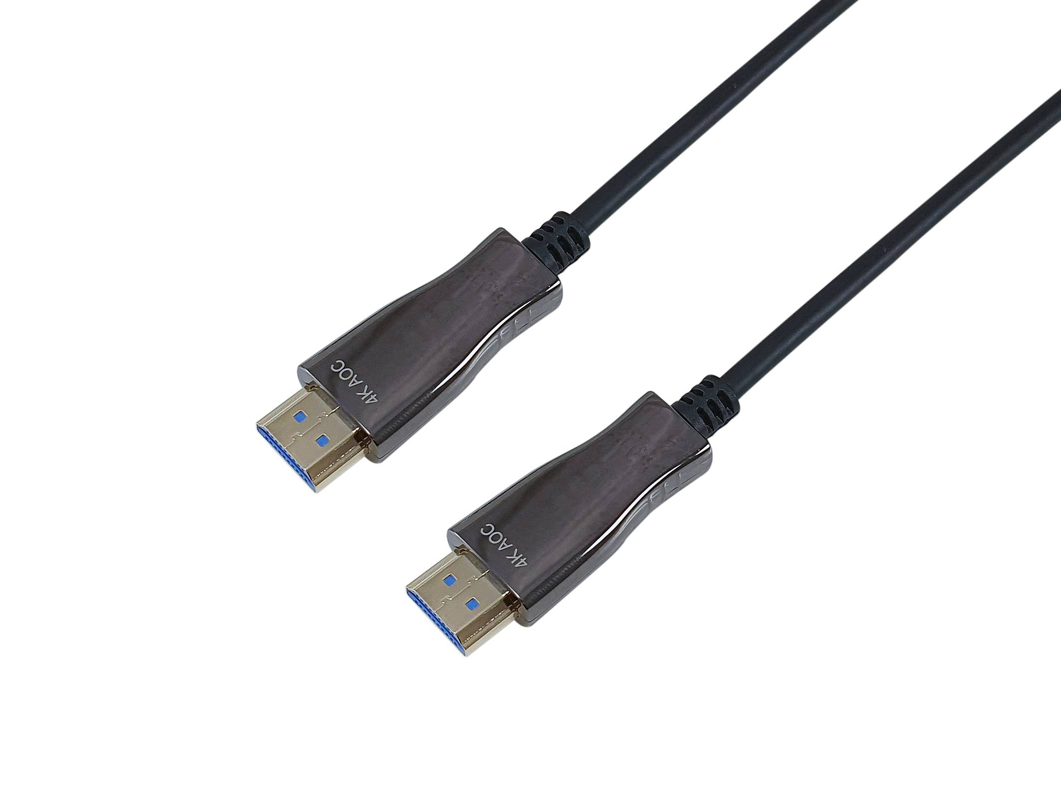 Zwei schwarze HDMI-Kabel mit Stecker auf weißem Hintergrund.