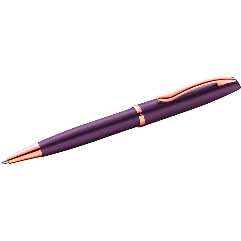 Ein schlanker lila Stift mit roségoldenen Akzenten, konzipiert für Eleganz und Komfort, der horizontal auf einem schlichten weißen Hintergrund liegt.