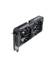 Grafikkarte mit zwei Kühlventilatoren auf einem schwarzen Gigabyte GeForce Design, gezeigt auf weißem Hintergrund.