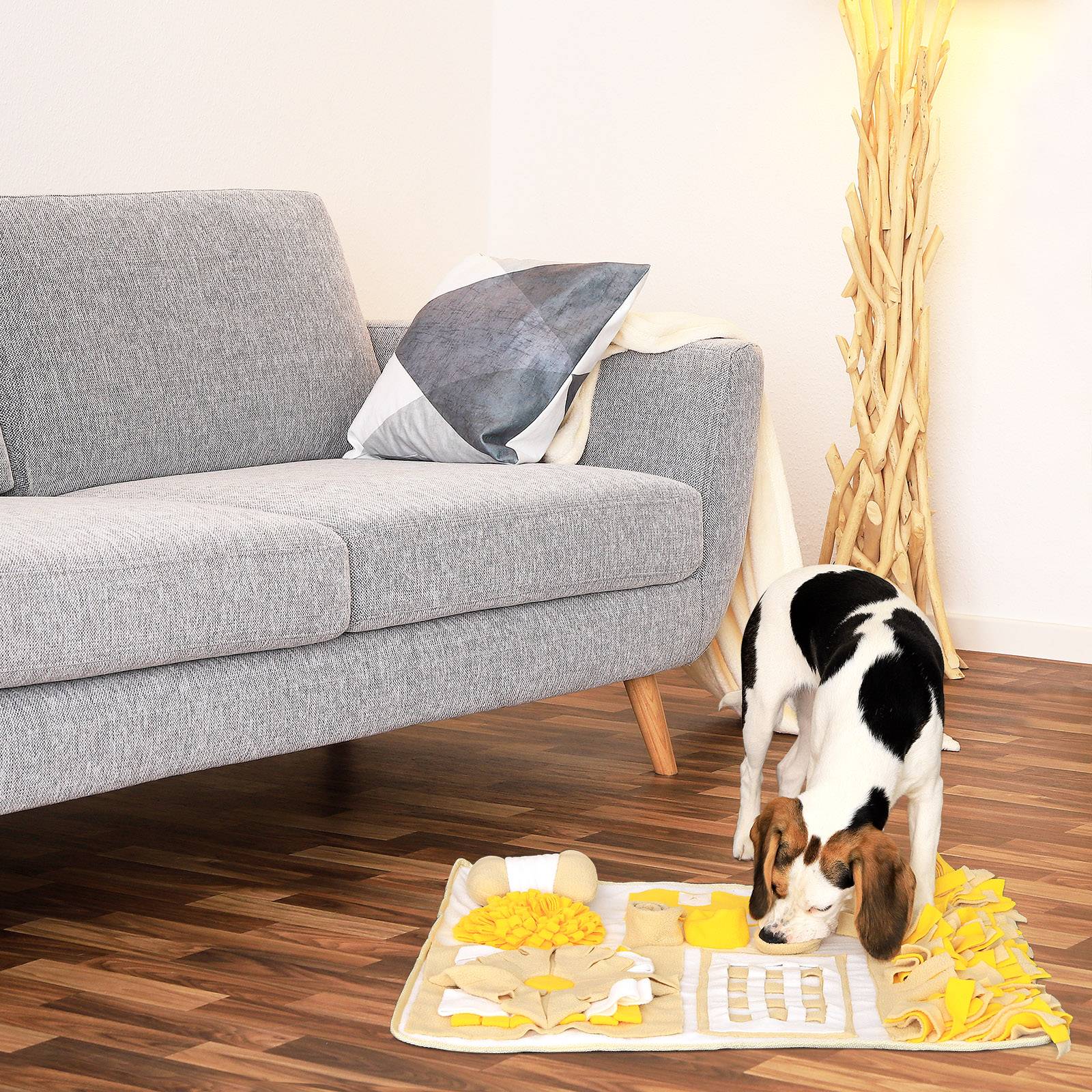 lionto Futterspielmatte für Katzen mit Anti-Rutsch-Unterseite, zur geistigen Förderung & Stressreduktion, 70x60 cm, gelb/braun