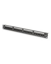 Ein Netzwerk-Patchpanel mit mehreren Ethernet-Ports in einer Reihe.