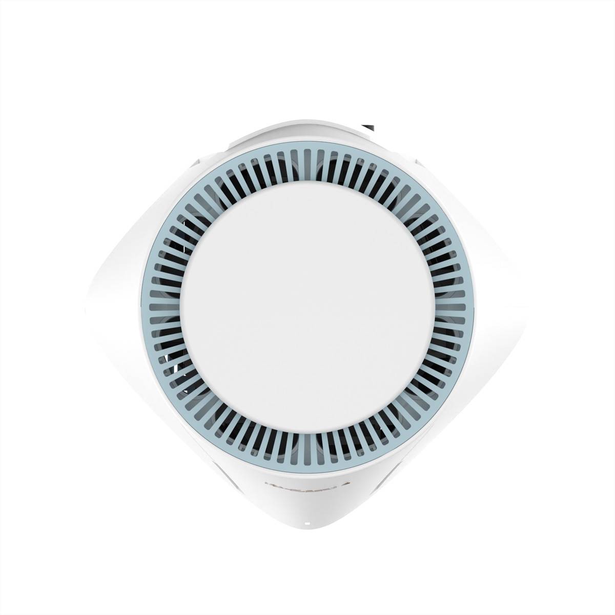Draufsicht eines runden Luftreinigers mit weißem Gehäuse und hellblau gelochter Oberseite, der ein modernes, minimalistisches Design verkörpert.