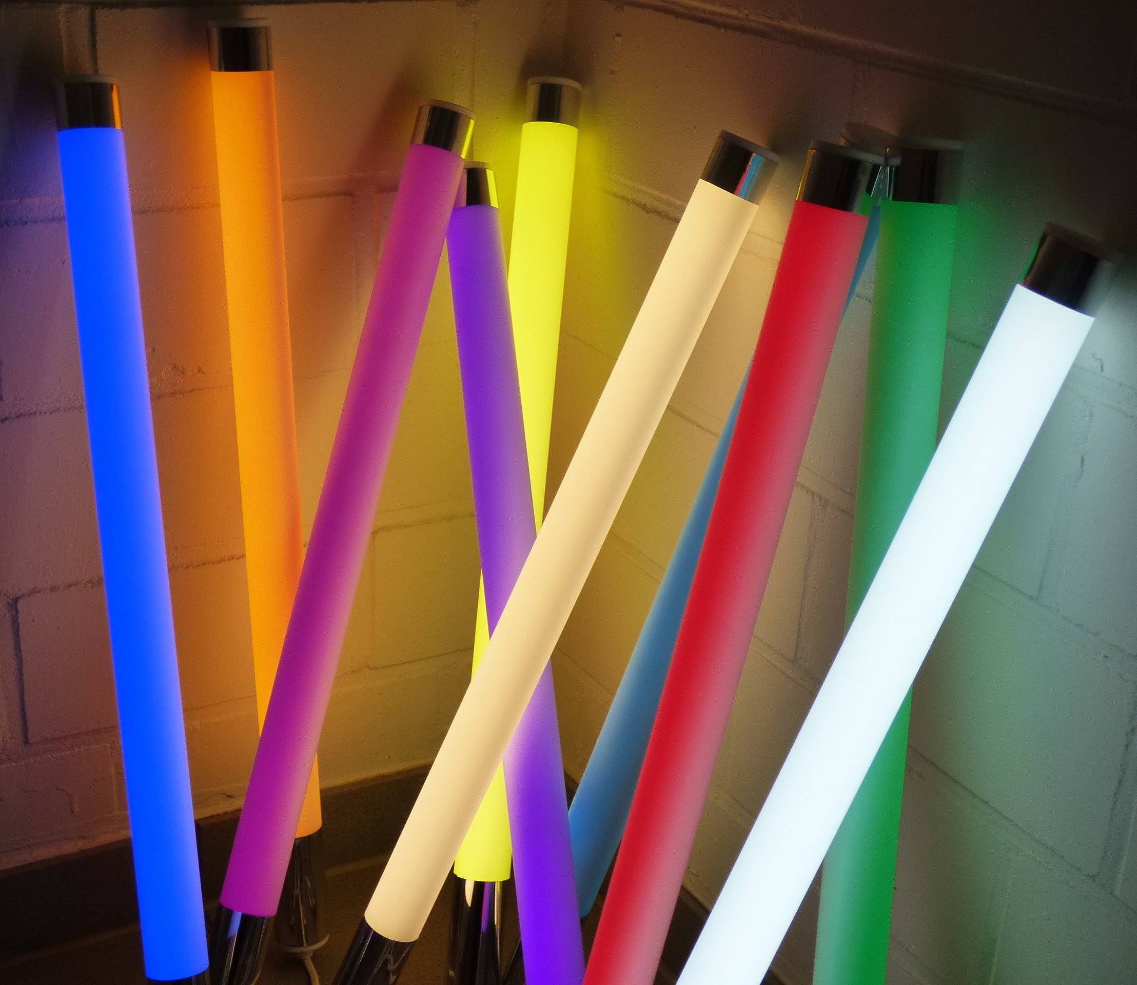 8261 LED Leuchtstab 9 Watt orange 950 Lumen 63 cm IP-20