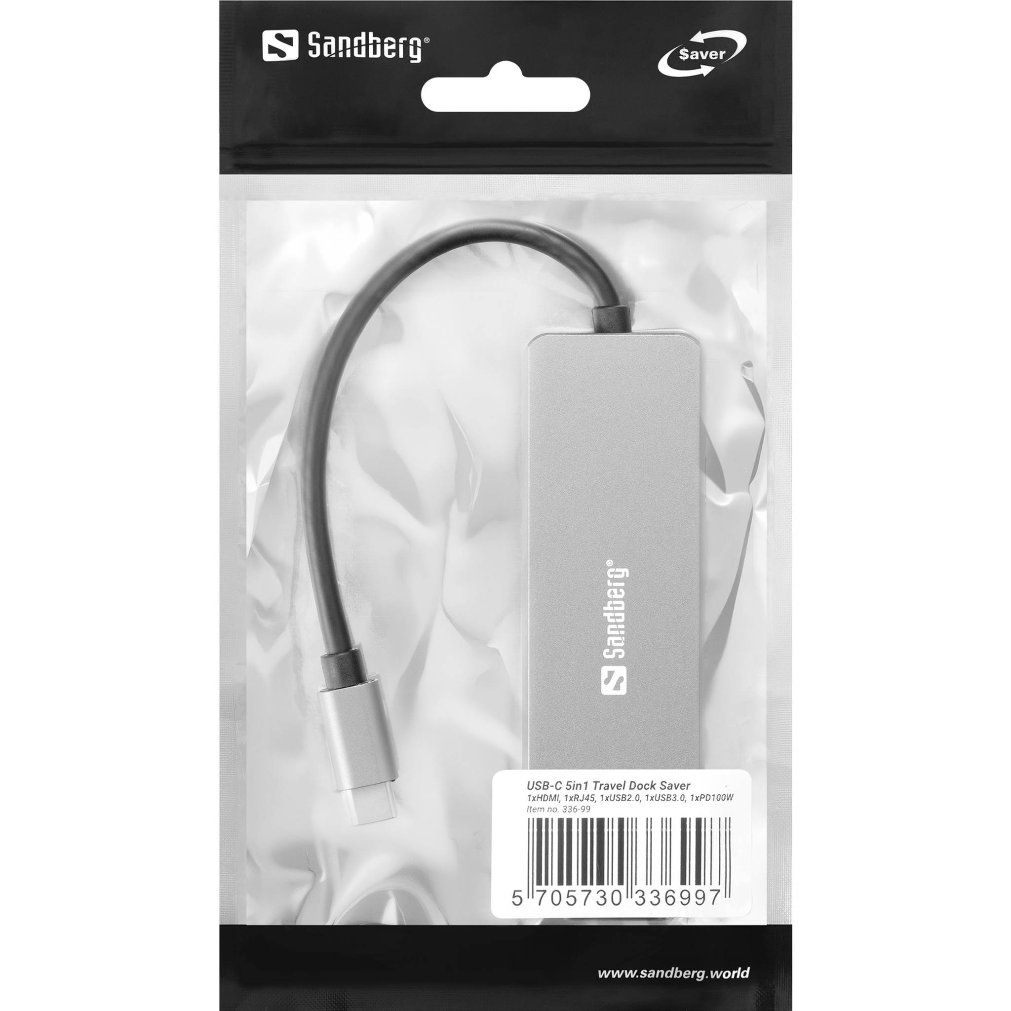 Verpackte Sandberg USB-C Reisedocking-Station mit kurzem Kabel und Barcode-Etikett in Einzelhandelsverpackung.