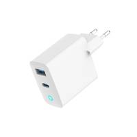 Weiß-schwarzes USB-Wandladegerät mit zwei Anschlüssen, einem USB-A-Anschluss und einem USB-C-Anschluss, auf neutralem Hintergrund dargestellt.