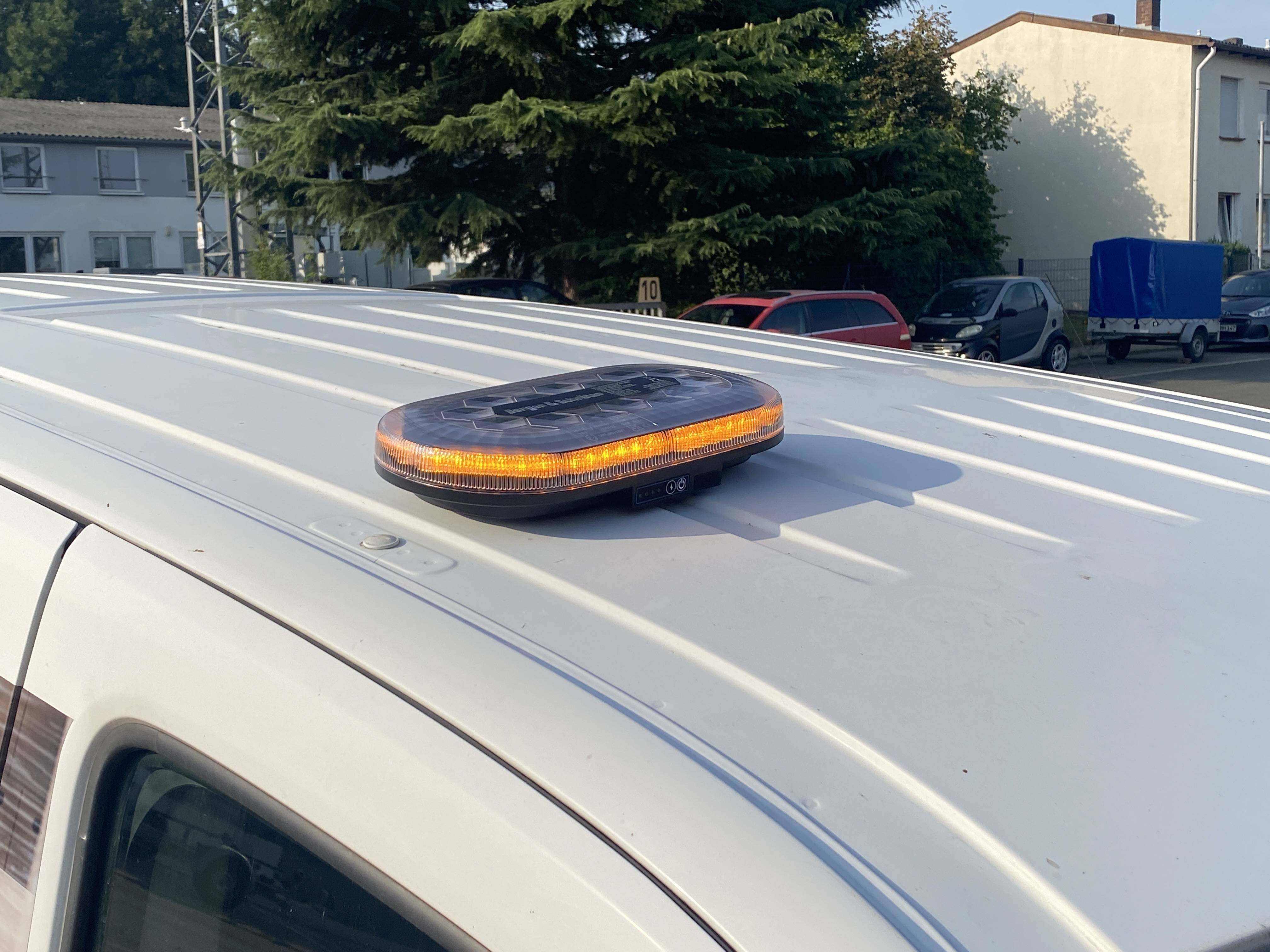 Berger & Schröter | 2er Set Akku LED Mini Warnbalken magnetisch, 12/24 V Warnlicht, Fernsteuerung per Funkfernbedienung, 4000 mAh, 7 Blitzmuster